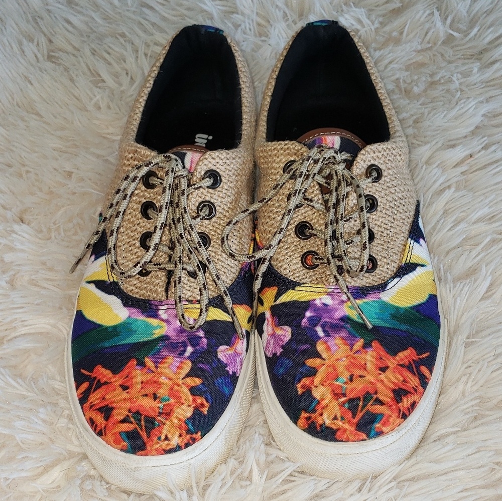 Low top tropical sneakers